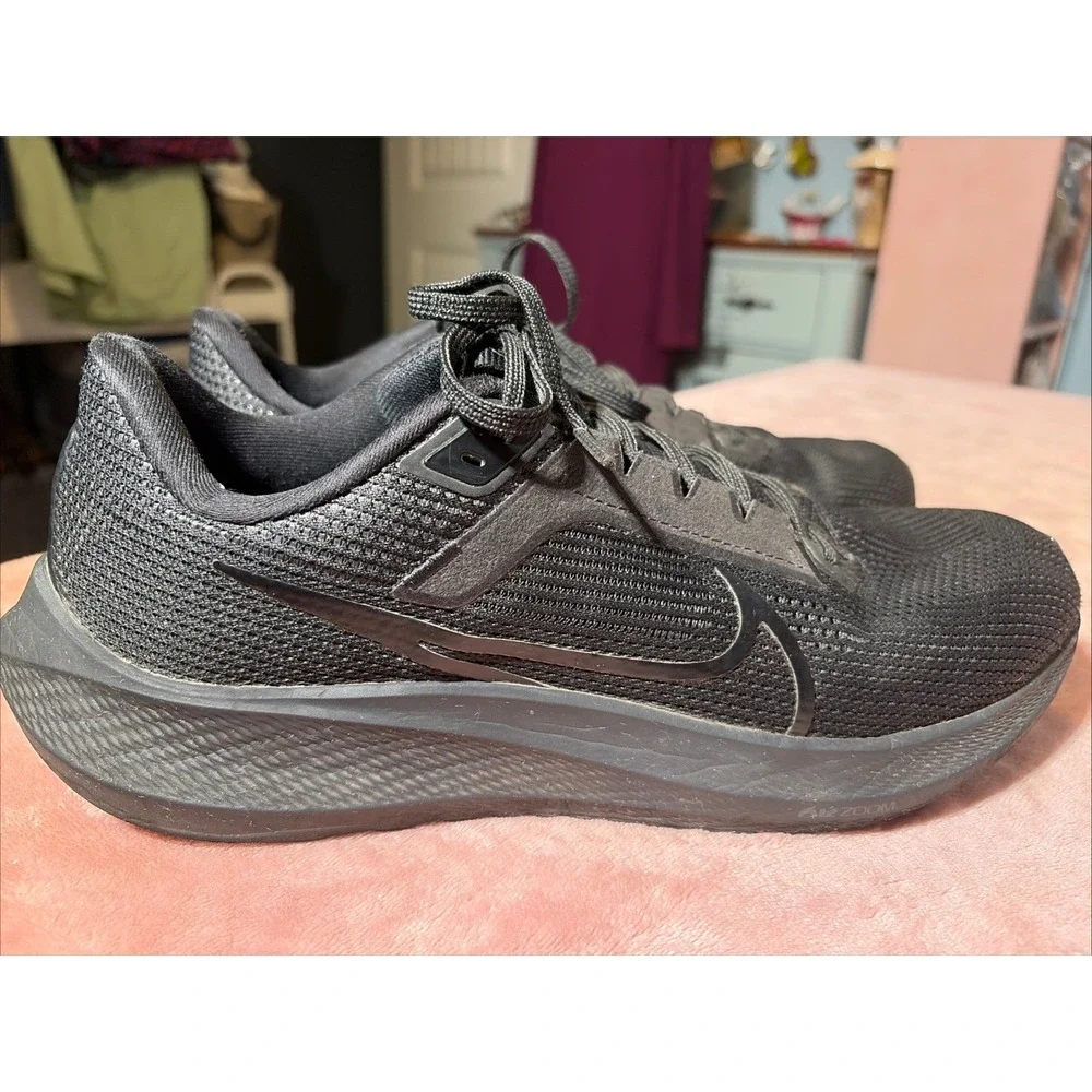 Nike Air Zoom Pegasus 40 Triple Black Gym Running Shoes DV3853 002 Men's Sz 9.5